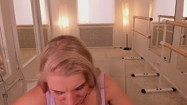 Real_Kindness webcam