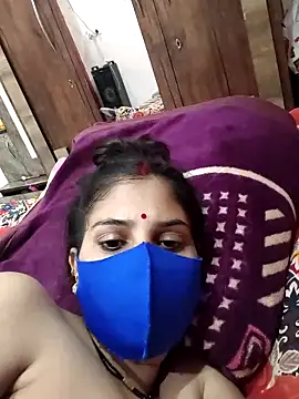 Webcam Model (Maahi-Queen)  is live.Free join now!