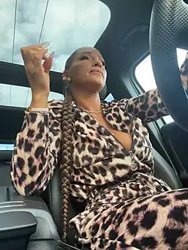 LovingBlondie webcam