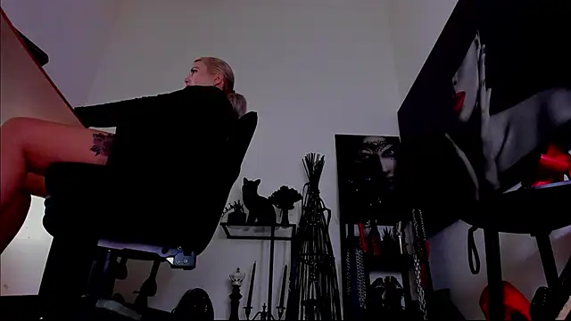 MistressDemi webcam