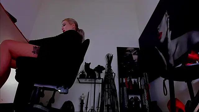 MistressDemi webcam