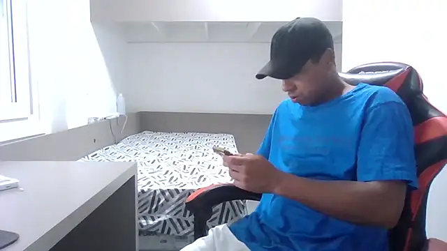 juninholekejr - JUNINHOLEKEJR's free webcam