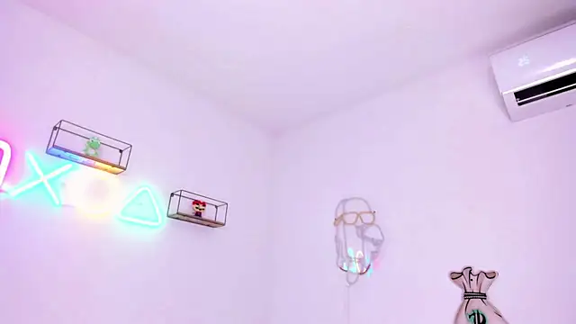 live webcam Eileen Tanihara