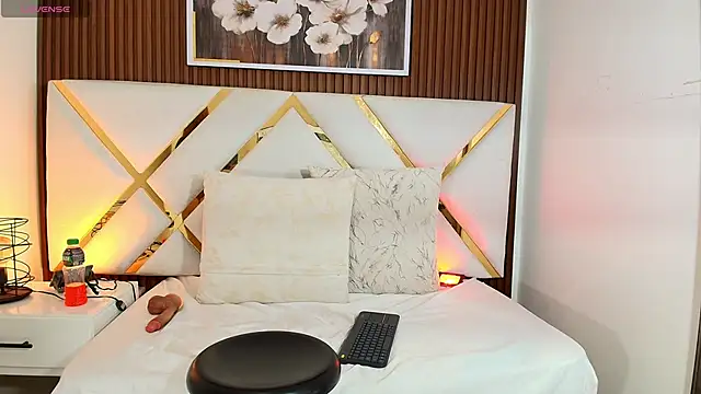 Violet_Tender_ webcam