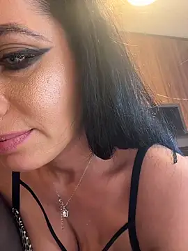 Hotmomcheckk_ webcam