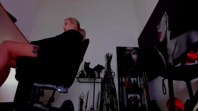MistressDemi webcam