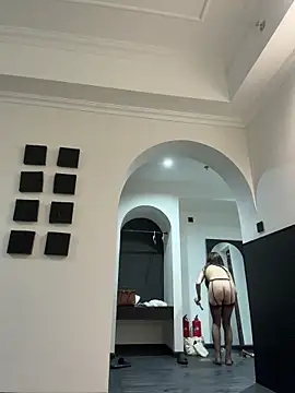 美女Yiyi-707在线直播