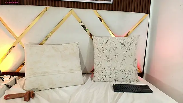 Violet_Tender_ webcam