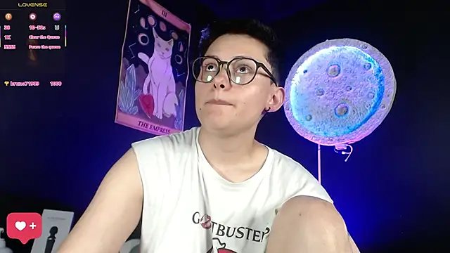 girl_intense444 webcam