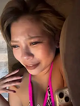 BADBITCHISAKI webcam