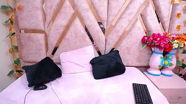 CataleyaLars20 webcam