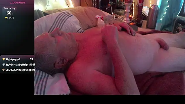 Pussyeat2please webcam