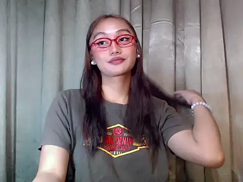 Sassy-Morena webcam