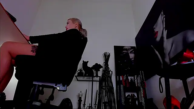 MistressDemi webcam