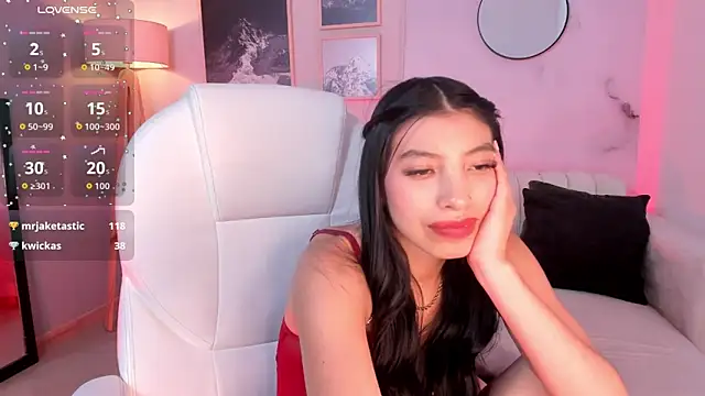 Tiffany_Low webcam