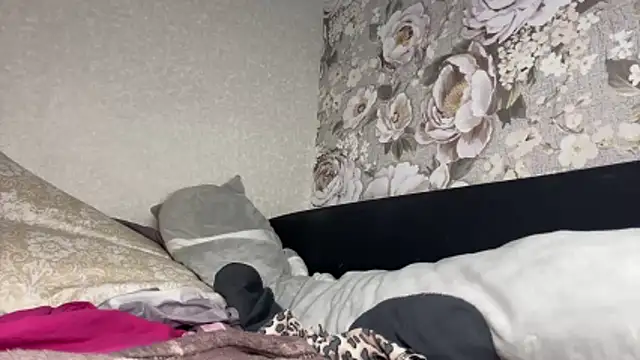 MissEvelynGlow webcam