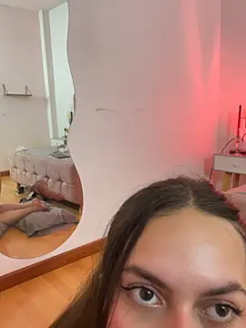 Webcam Model (Annie_bonnie_)  is live.Free join now!