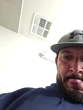 UncutHammer69 webcam