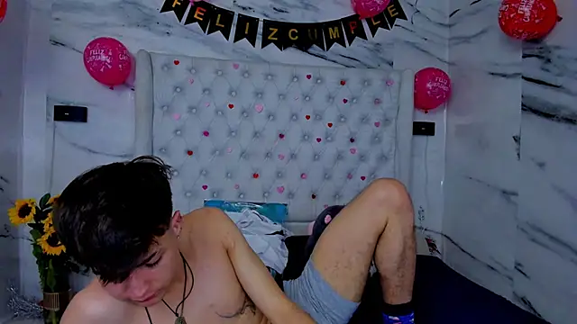 Ari_and_Storm webcam