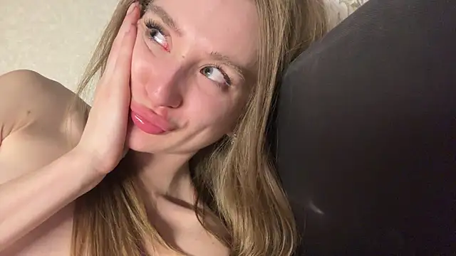 MissEvelynGlow webcam