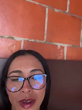 Emma__cumlovee webcam