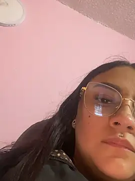 Webcam Model (michell_boobs_)  is live.Free join now!