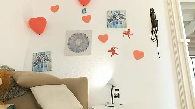 CarolineAikos webcam