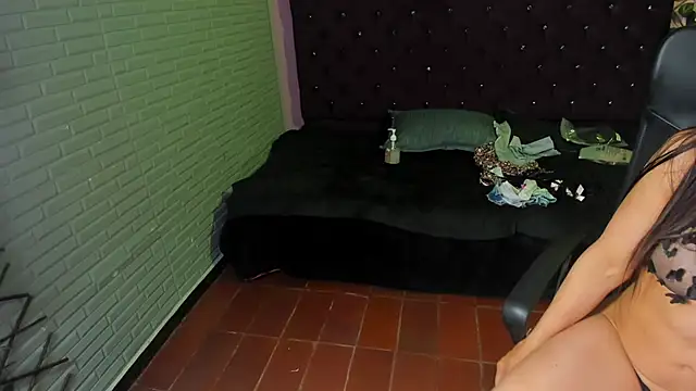 Yaluz_Naugthy webcam