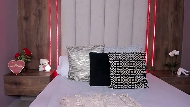 LucySalvatore_ webcam