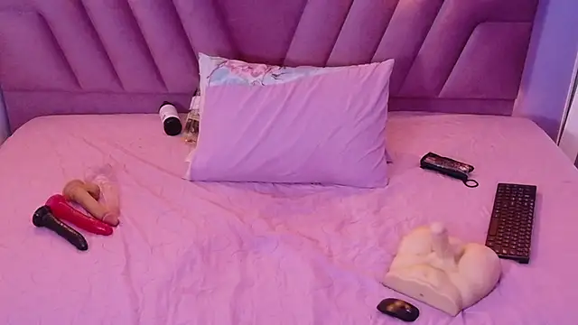 cutepetitee - Cutepetitee's free webcam - UK Sex Cams