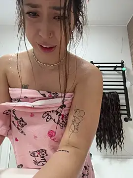 KimArts Live Webcam on Stripchat