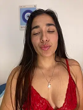 Webcam Model (SabrinaEvanss_)  is live.Free join now!