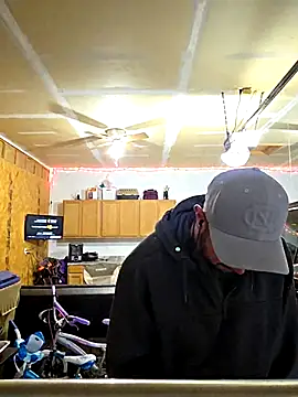 mrmechanic38 (Ask my age) - Help me stroke it