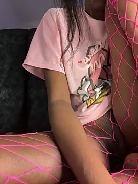 pinnaluck23 - Pinnaluck23's free webcam - UK Sex Cams