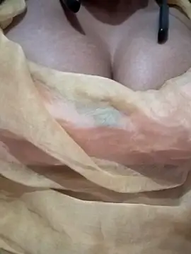 kaviyaponnu0987 webcam