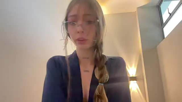 IsHollybennett webcam