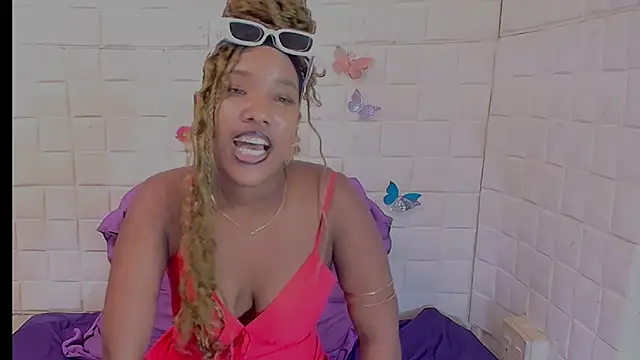 EroticSexyPrada webcam