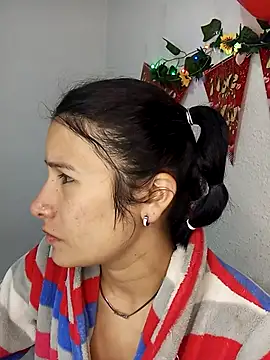 laurahotdirty webcam