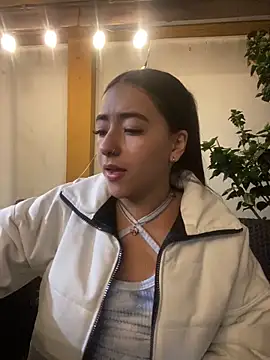 AuroraJohns_Pink webcam