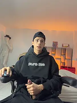 sebastian_reed (M young) - get naked