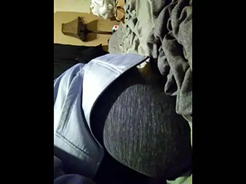 missthickness35_Pika webcam