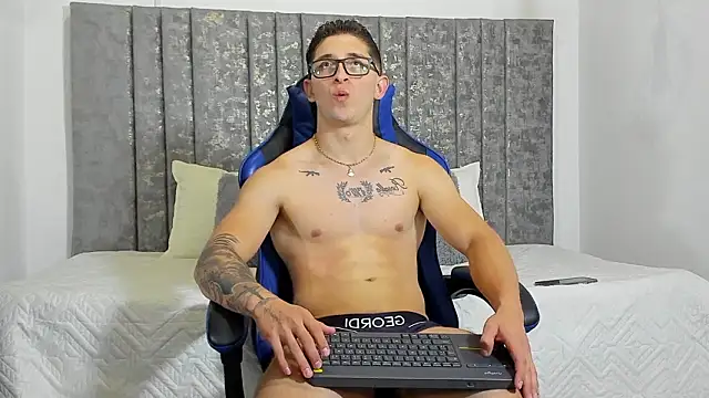 Calvin_Hunter webcam