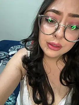 Webcam Model (MileyGia)  is live.Free join now!