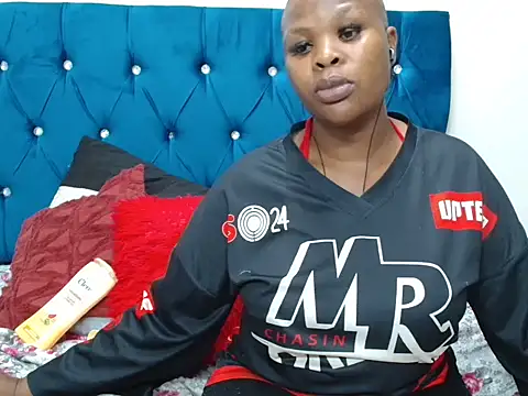 SexyDarkLadyXxx webcam