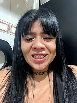 Luna_bigtitss777 webcam