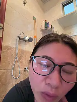 美女daaqnn在线直播