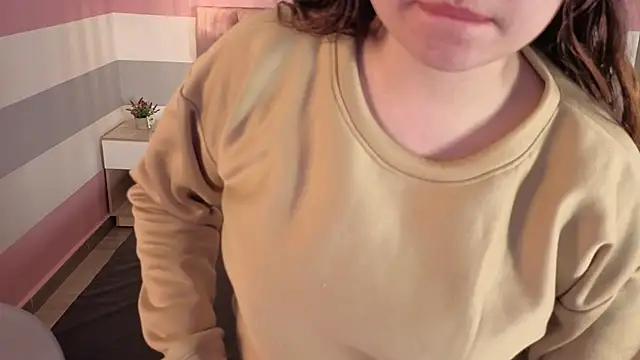 little_emma0 - Little_emma0's free webcam - UK Sex Cams