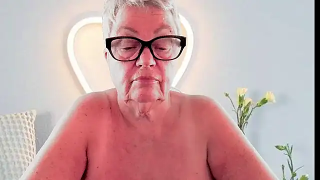Mystery-Grandmother webcam