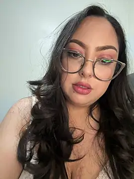 Webcam Model (MileyGia)  is live.Free join now!