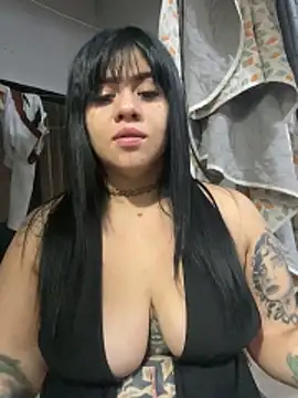 Luna_bigtitss777 webcam